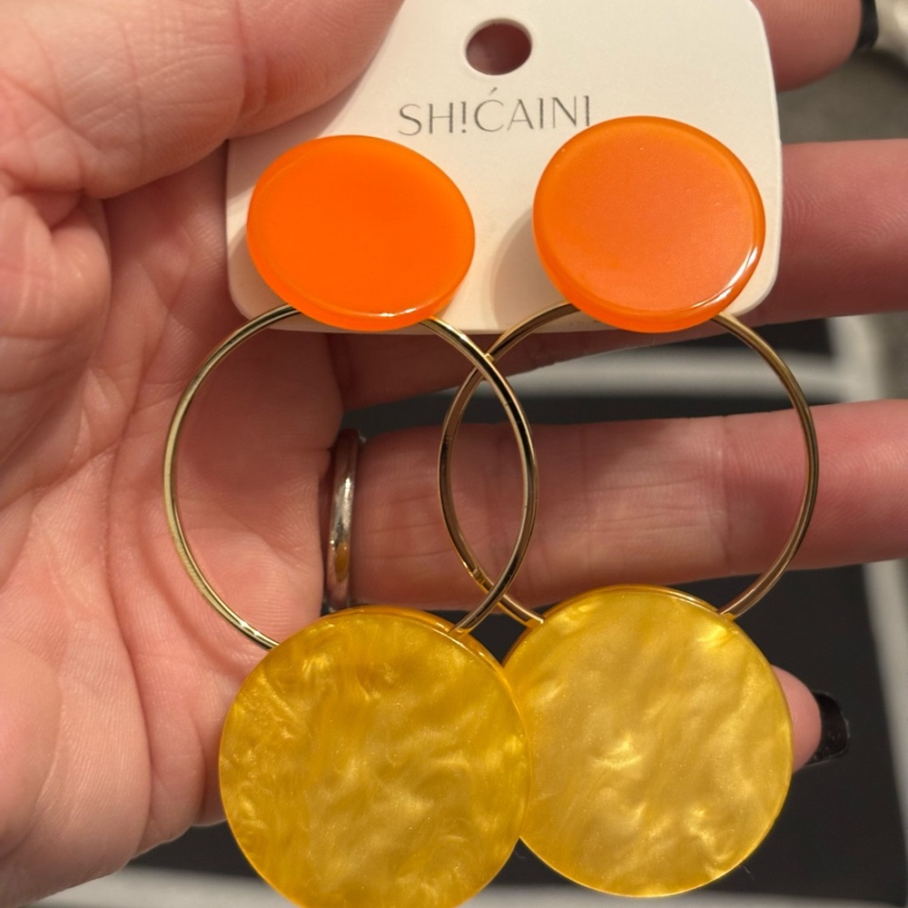 NEW 6 pair of high end acrylic pierced earrings - Picture 7 of 7
